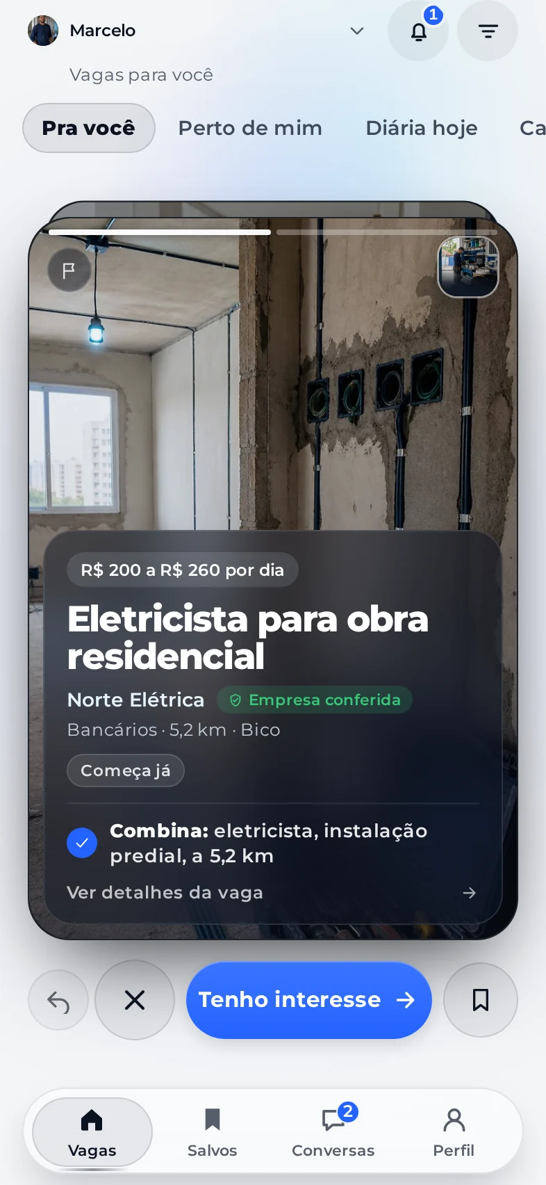 A pilha de vagas: eletricista para obra residencial, com «Combina: eletricista, instalação predial, a 5,2 km».
